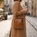 Sac bandoulière femme à fermoir kiss lock avec poignée supérieure