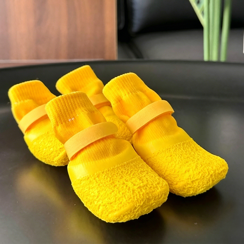 🐶 ACHETEZ 1, OBTENEZ 1 GRATUIT ! ✨ Chaussettes chien antidérapantes imperméables – Semelle caoutchouc & adhérence texturée – Sangle ajustable, tricot respirant, 5 coloris, tailles S/M/L – parfaites pour les promenades par tous les temps 🐾🌧️