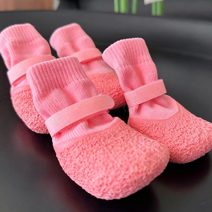 🐶 ACHETEZ 1, OBTENEZ 1 GRATUIT ! ✨ Chaussettes chien antidérapantes imperméables – Semelle caoutchouc & adhérence texturée – Sangle ajustable, tricot respirant, 5 coloris, tailles S/M/L – parfaites pour les promenades par tous les temps 🐾🌧️